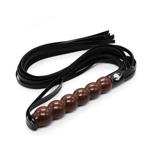 Chicote com Franja Longa Empunhadura em Madeira